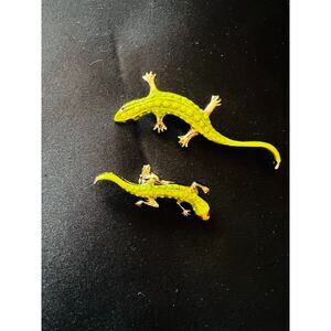 2 VINTAGE GOLD TONE GREEN ENAMELED LIZARD BROOCH PIN